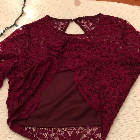 Lace burgundy crop top with flare sleeves - Picture 6 of 6